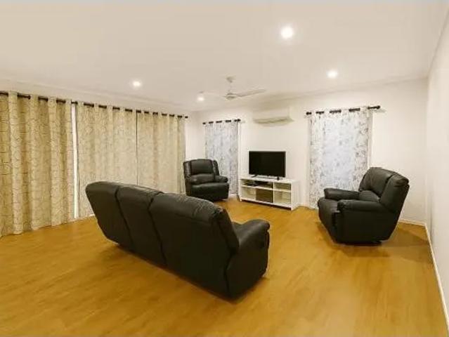 ROOMS TO RENT