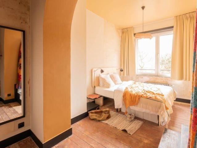 Rooms available in fully furnished shared house with TV