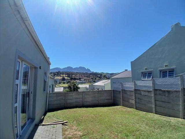 Rooms Available in Spacious 4 Bedroom Student Digs Near Stellenbosch University!