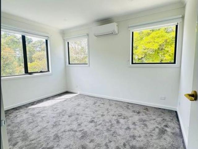 Rooms available in this newly built townhouse opposite the station!