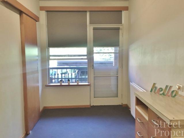 ROOMS FOR LEASE IN INNER CITY PODS NO PETS OR CHILDREN PERMITTED