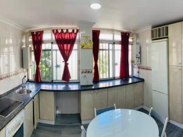Rooms for men for rent in 6 bedroom apartment in Polígono Norte