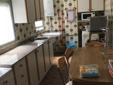 Rooms for rent in 4 bedroom apartment in Murcia
