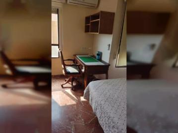 Rooms for rent in 4 bedroom apartment in Almeria