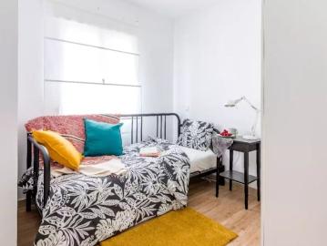 Rooms for rent in 4 bedroom apartment in Berruguete