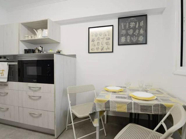 Rooms for rent in 4 bedroom apartment in Deusto, Bilbao