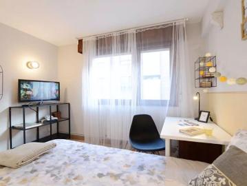 Rooms for rent in 4 bedroom apartment in Deusto, Bilbao