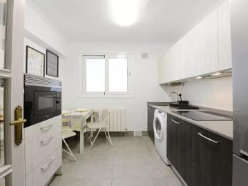 Rooms for rent in 4 bedroom apartment in Deusto, Bilbao