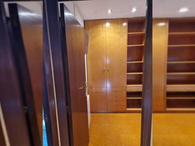 Rooms for rent in 4 bedroom apartment in La Guineueta