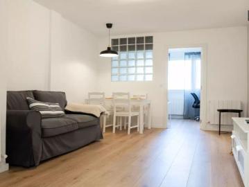 Rooms for rent in 4 bedroom apartment in Latina