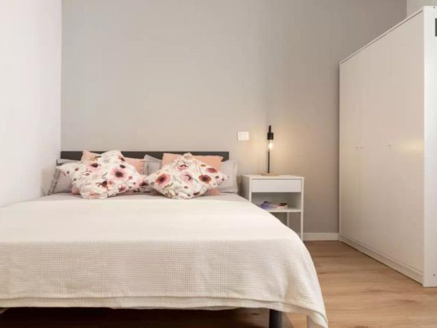 Rooms for rent in 4 bedroom apartment in Latina