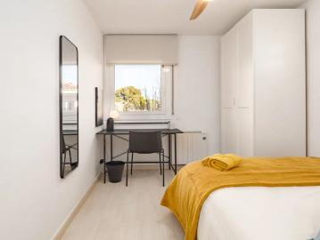 Rooms for rent in 4 bedroom apartment in Sant Cugat Del Vallès