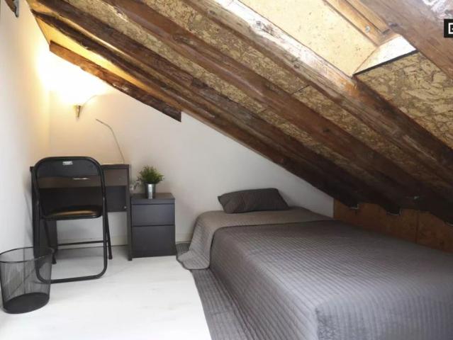 Rooms for rent in 5 bedroom apartment in Atocha