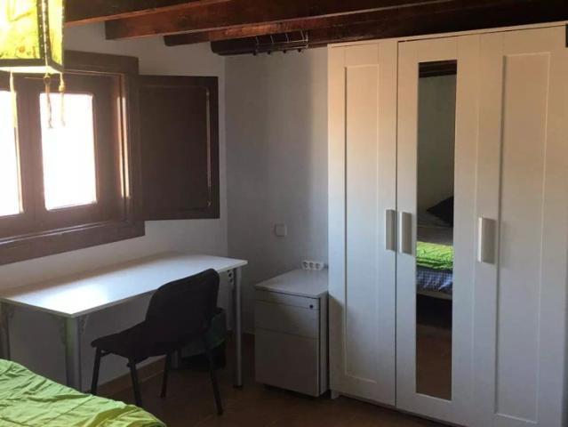 Rooms for rent in 5 bedroom apartment in Alcalá De Henares