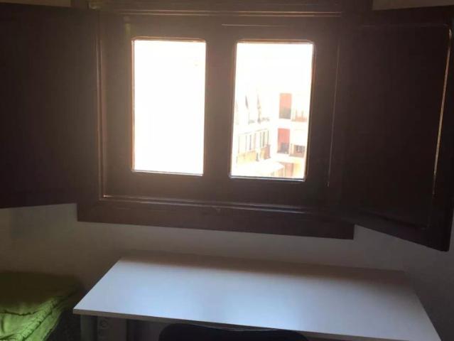 Rooms for rent in 5 bedroom apartment in Alcalá De Henares