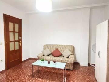 Rooms for rent in 5 bedroom apartment in Burjassot