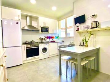 Rooms for rent in 5 bedroom apartment in Bilbao