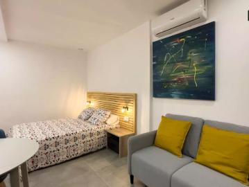 Rooms for rent in 5 bedroom apartment in Collblanc