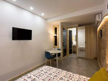 Rooms for rent in 5 bedroom apartment in Collblanc