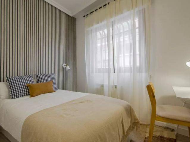 Rooms for rent in 5 bedroom apartment in Latina