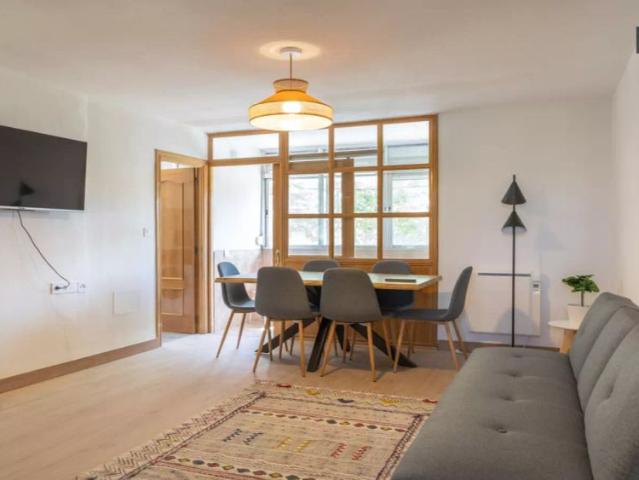Rooms for rent in 5 bedroom apartment in San Blas, Madrid