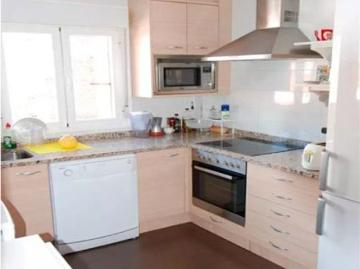Rooms for rent in 5 bedroom apartment in Zaragoza