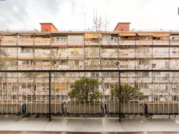 Rooms for rent in 6 bedroom apartment in Sarrià Sant Gervasi