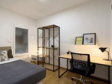 Rooms for rent in 6 bedroom apartment in Sarrià Sant Gervasi