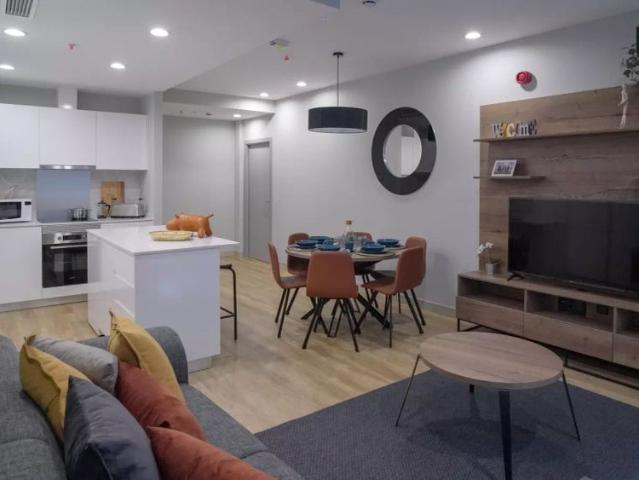 Rooms for rent in 6 bedroom Apartment in Seville