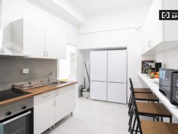 Rooms for rent in 7 bedroom apartment in Valencia