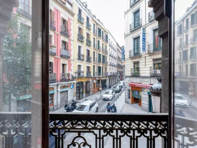 Rooms for rent in 8 bedroom apartment in Sol