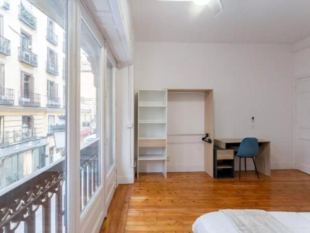 Rooms for rent in 8 bedroom apartment in Sol
