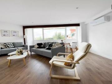 Rooms for rent in 8 bedroom apartment in Vista Alegre