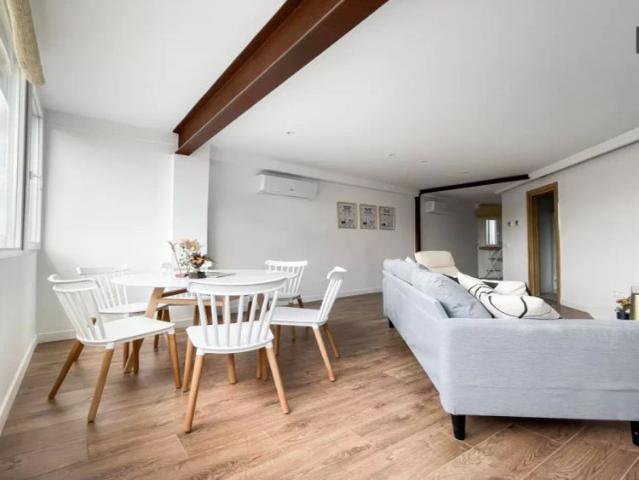 Rooms for rent in 8 bedroom apartment in Vista Alegre