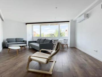 Rooms for rent in 8 bedroom apartment in Vista Alegre