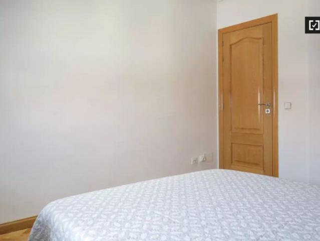 Rooms for rent in 9 bedroom apartment in Numancia