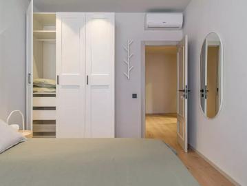 Rooms for rent in 13 bedroom apartment in L'Hospitalet De Llobregat