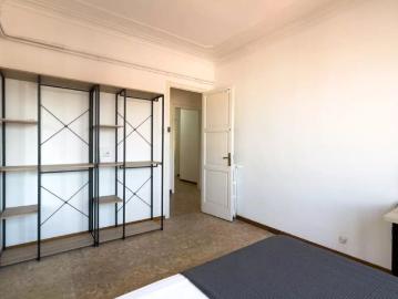 Rooms for rent in 11 bedroom apartment in El Raval