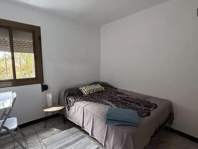 Rooms for rent in 2 bedroom apartment in Nou Barris