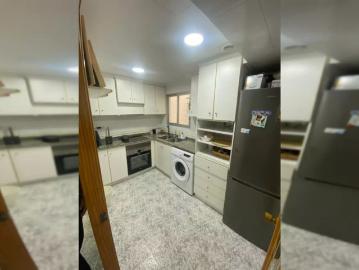 Rooms for rent in 3 bedroom apartment in Mislata