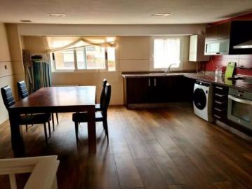 Rooms for rent in 3 bedroom apartment in Burjassot