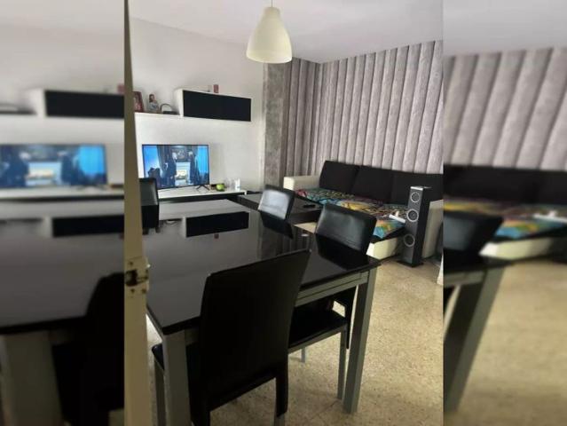 Rooms for rent in 3 bedroom apartment in Badalona