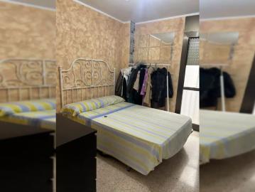 Rooms for rent in 3 bedroom apartment in Badalona