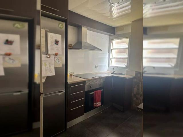 Rooms for rent in 3 bedroom apartment in Badalona