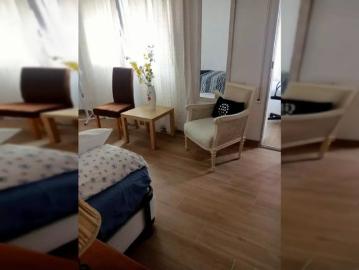 Rooms for rent in 3 bedroom apartment in Playa De La Victoria