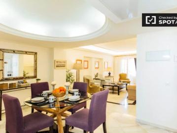 Rooms for rent in 3 bedroom apartment in Sevilla