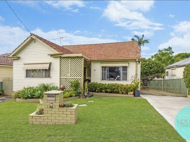 Rooms for rent in gorgeous 5 bedroom sharehouse!