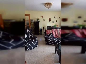 Rooms for women for rent in 3 bedroom apartment in Getafe