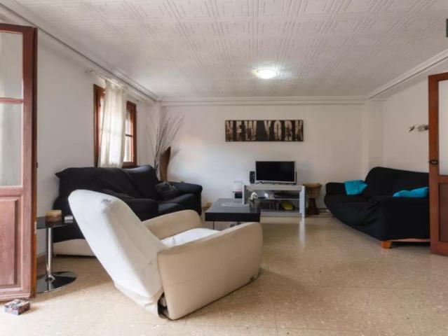 Rooms for women for rent in 2 bedroom shared apartment in Almàssera