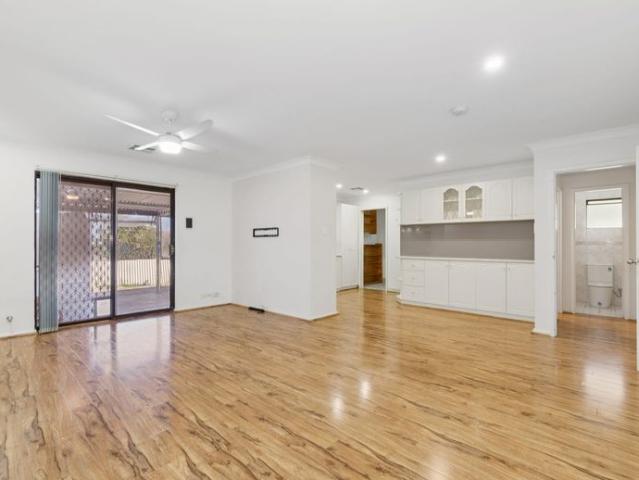 Rooms for the Whole Family & Easy Living in a Convenient Wanneroo Location